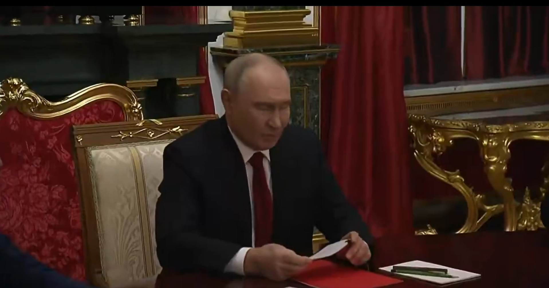 US Envoys Meet Putin in Moscow for Ukraine War Settlement Talks